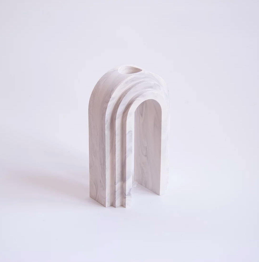 Extra & Ordinary Scala arch vase deep marble